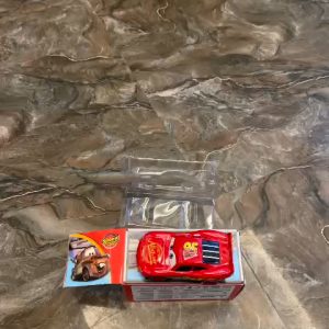 Mô hình xe kim loại Lightning McQueen chạy đà tỉ lệ 1:64