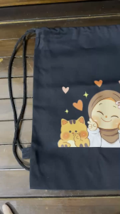Tas Serut atau String Bag Hitam Bergambar Karakter Anak Perempuan dan Laki-Laki Muslim/Tas Serut Goodie Bag