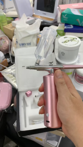 Máy phun oxi chăm sóc da mini có tích điện