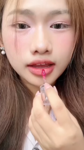 MELYNN มีลีนณ์- Airy Glossy Lip Tint ลิปทิ้นท์กลอส ลูกกวาด เนื้อฉ่ำวาว ติดทน นานทั้งวัน