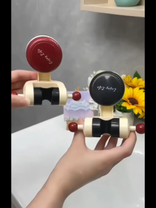 Cream suction cup shower holder Movable rotating shower holder Universal shower head holder shower holder