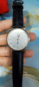 Đồng hồ nữ dây da màu đen size: 36 second hand si nhât đã qua sử dụng