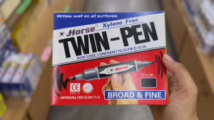 ปากกาเคมี ปากกามาร์คเกอร์ 2 หัว ตราม้า ด้ามหนึ่ง ปากตัด / ด้ามหนึ่ง ปลายแหลม | คลังกระดาษ