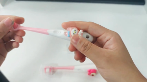 Mamibayi Sikat Gigi Anak Lembut Gosok Gigi Sanrio Lucu 2-7 Tahun