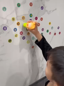 ของเล่นเครื่องปั๊มสติกเกอร์สุดน่ารัก 100 แผ่นตามลาย พร้อมสมุดปั๊มตามตัวเลข สร้างพัฒนาการเด็ก 3 ปีขึ้นไป