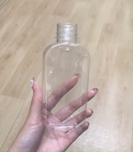 ขวด pet ขนาด 220 มล. ทรงแบนเรียบเหลี่ยม ขวดพลาสติกใส่น้ำหวาน น้ำดืี่ม ทรงสวย บรรจุ 150/แพ็ค (จำกัด1แพ็ค/ออเดอร์) พร้อมฝาฟรี!!