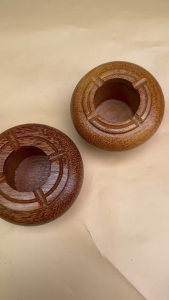 Gạt tàn thuốc lá bằng gỗ dừa loại PHÚC HƯNG PHÁT SG kích thước đường kính 14cmx sâu 7cm màu sắc tự nhiên.