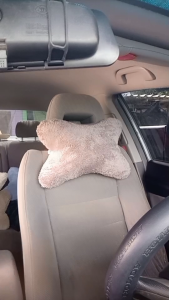 หมอนรองคอในรถยนต์ ขนฟูนุ่ม สีสวย ช่วยลดอาการปวดคอ ระบายอากาศได้ดี อุปกรณ์เสริม สําหรับรถยนต์