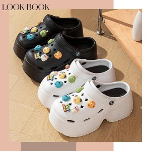 KDAShop สินค้าราคาสุดคุ้ม รองเท้าแตะแฟชั่นผู้หญิง ทรงหัวโตยอดฮิตเสริมส้นมาให้ 2.5 นิ้ว ขายดีสุดๆ วัสดุยางดีน้ำหนักเบาใส่สบายไม่หน่วงเท้า มีหลายสีให้เลือกแมทช์คู่กับชุดตัวติดลายการ์ตูน น่ารักมากๆ