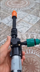 Mô tơ bơm nước máy rửa xe mini cầm tay công suất 150W động cơ RS550 21V có chổi than với bơm đầu lớn công suất cao