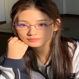 Korean Fashion Square Frame Metal Glasses High-End Anti-Blue Light And Radiation Simple Glasses Retro Small Frame Glasses Cermin Mata眼镜