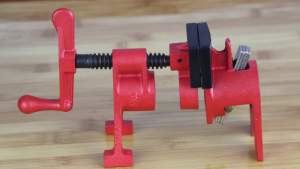 แคล้มป์ท่อ ปากกาอัดชิ้นงาน ตัวยึดจับท่อ ชุดเครื่องมืองานไม้ ตัวยึดจับท่อขากรรไกร ปากกาจับยึด CLAMP 1/2นิ้ว or 3/4นิ้ว (จัดส่งจากประเทศไทย)