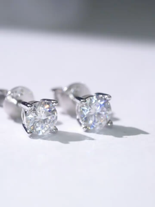 (เพชรแท้100%)CS JEWELRYต่างหูเงิน S925 ประดับเพชรสี่แฉก เครื่องประดับเงินเรียบง่ายชุบทอง 18K ต่างหูเพชรของผู้หญิง เงินสเตอร์ลิงไม่ซีดจาง