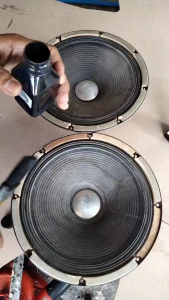 น้ำยาเคลือบหน้าดอกลำโพง ใช้สำหรับทากระดาษลำโพงให้มีความเงาดำเสมือนใหม่ สามารถกันละอองน้ำได้  ขนาด 120 ml ขวดอาจมีความแตกต่าง