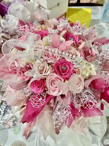 For special dayanniversarybirthdayvalentineday  girl friend/bestfriend Flower Bouquet  Mix Color 32pcs rose soap flower