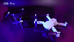 Drone RC E88Mainan drone remote control quadcopter kamera tunggal dan ganda fotografi udara HD 4K