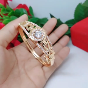 Gelang Tangan Bangle Wanita Titanium Xuping Perhiasan Aksesoris Fashion Lapis Emas Anti Karat R8-1B