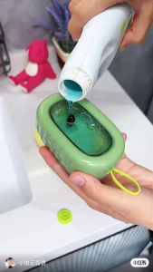 Bàn Chải Lăn Giặt Quần Áo Tạo Bọt Thông Minh – Lăn Nhẹ Là Sạch Không Xù Vải Tiết Kiệm Xà Phòng