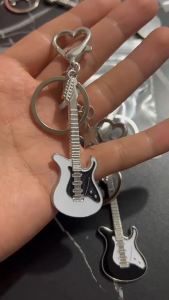 ALENADAY - Gantungan Kunci Miniatur Gitar Bintang Hati Liontin Keychain Tas Motor Mobil KEY19