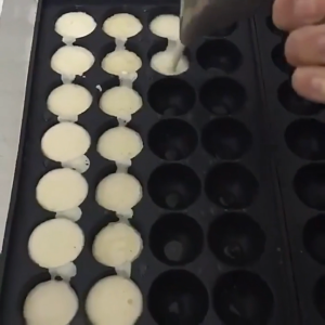 Octopus Meatball Grill Pan Nonstickถาดทาโกะยากิ กระทะทาโกะยากิ กระทะ เตาทาโกะยากิ 28 หลุม เคลือบเทปล่อนอย่างดี ล้างทำความสะอาดง่ายไม่ติดกระทะ