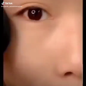 Sunisa Air Cushion BB Cream Waterproof Mushroom Head BB Cream Penutup Pori - Pori\\n\\n Apa itu Sunisa Air Cushion & BB Cream Waterproof Mushroom Head?\\n\\nSunisa Air Cushion & BB Cream Waterproof Mushroom Head adalah produk kosmetik yang dirancang untuk memberikan penutup wajah dan pori-pori yang sempurna. Produk ini memiliki tekstur ringan dan lembut, serta daya tahan yang luar biasa, sehingga dapat digunakan sepanjang hari tanpa khawatir mengalami kerusakan atau hilangnya warna.\\n\\n Keunggulan Produk\\n\\nSunisa Air Cushion & BB Cream Waterproof Mushroom Head memiliki beberapa keunggulan dibandingkan produk lainnya di pasaran. Beberapa keunggulan tersebut antara lain:\\n\\n* Tekstur ringan dan lembut yang membuat kulit terasa nyaman\\n* Daya tahan luar biasa yang dapat bertahan sepanjang hari\\n* Dapat digunakan sebagai penutup wajah dan pori-pori\\n* Tersedia dalam berbagai warna yang sesuai dengan jenis kulit\\n\\n Komposisi & Bahan\\n\\nSunisa Air Cushion & BB Cream Waterproof Mushroom Head terbuat dari bahan-bahan alami dan aman bagi kulit. Produk ini mengandung bahan-bahan seperti ekstrak jamur, vitamin E, dan kolagen yang dapat membantu menjaga kesehatan kulit dan memberikan penampilan yang lebih muda.\\n\\n Cara Menggunakan Sunisa Air Cushion & BB Cream Waterproof Mushroom Head\\n\\nBerikut adalah langkah-langkah aplikasi Sunisa Air Cushion & BB Cream Waterproof Mushroom Head:\\n\\n1. Bersihkan wajah Anda sebelum menggunakan produk ini.\\n2. Gunakan pelembab wajah sesuai kebutuhan.\\n3. Ambil busa dari Sunisa Air Cushion & BB Cream Waterproof Mushroom Head menggunakan spons atau kuas.\\n4. Aplikasikan busa secara merata pada wajah Anda.\\n5. Ratakan busa dengan gerakan memutar.\\n\\n Tips & Trik\\n\\n* Gunakan Sunisa Air Cushion & BB Cream Waterproof Mushroom Head sebagai penutup wajah dan pori-pori.\\n* Aplikasikan produk ini setelah menggunakan pelembab wajah.\\n* Jika Anda memiliki kulit berminyak, gunakan produk ini sebagai penutup wajah.\\n* Jika Anda memiliki kulit kering, gunakan produk ini sebagai BB cream.\\n\\n Manfaat Sunisa Air Cushion & BB Cream Waterproof Mushroom Head\\n\\nBerikut adalah beberapa manfaat yang dapat Anda peroleh dari penggunaan Sunisa Air Cushion & BB Cream Waterproof Mushroom Head:\\n\\n* Penutup Wajah & Pori-Pori: Sunisa Air Cushion & BB Cream Waterproof Mushroom Head dapat membantu menutupi pori-pori dan memberikan penampilan wajah yang sempurna.\\n* BB Cream Waterproof: Sunisa Air Cushion & BB Cream Waterproof Mushroom Head memiliki daya tahan luar biasa yang dapat bertahan sepanjang hari tanpa khawatir mengalami kerusakan atau hilangnya warna.\\n\\n Perbandingan dengan Produk Lainnya\\n\\nBerikut adalah perbandingan Sunisa Air Cushion & BB Cream Waterproof Mushroom Head dengan produk lainnya di pasaran:\\n\\n Sunisa Air Cushion vs. BB Cream Lainnya\\n\\nSunisa Air Cushion & BB Cream Waterproof Mushroom Head memiliki beberapa keunggulan dibandingkan BB cream lainnya di pasaran. Beberapa keunggulan tersebut antara lain:\\n\\n* Tekstur ringan dan lembut yang membuat kulit terasa nyaman\\n* Daya tahan luar biasa yang dapat bertahan sepanjang hari\\n* Dapat digunakan sebagai penutup wajah dan pori-pori\\n\\n Sunisa Air Cushion vs. Penutup Wajah Lainnya\\n\\nSunisa Air Cushion & BB Cream Waterproof Mushroom Head memiliki beberapa keunggulan dibandingkan penutup wajah lainnya di pasaran. Beberapa keunggulan tersebut antara lain:\\n\\n* Tekstur ringan dan lembut yang membuat kulit terasa nyaman\\n* Daya tahan luar biasa yang dapat bertahan sepanjang hari\\n* Dapat digunakan sebagai penutup wajah dan pori-pori\n}