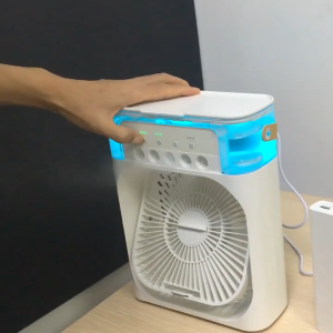 พร้อมส่ง พัดลมไอเย็น พัดลมไอน้ำ พัดลมตั้งโต๊ะ 3in1 USB พัดลมแบบพกพา เครื่องฟอกอากาศ ใส่น้ำแข็งได้ ไฟLED 7 สี แอร์มินิ พัดลมเล็ก 3เกียร์ 600ml