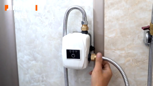 Portable Water Pressure Booster Pump DC 24V Automatic Booster Pump Max Head 65ft/20m Flow 38L/min Sprink Shower Pump Household Water Pressure Booster Pump with Flow   for  kitchen  Slink   Shower  Head   Outside   Tap