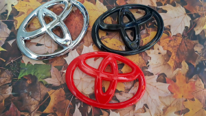 Emblem Logo Toyota Calya Grand new avanza all new Toyota rush ukuran 15cm / Logo Toyota avanza veloz ukuran 15cm / logo avanza 2016 2021 / Logo pengganti lambang garuda agya 2023 / Logo calya agya