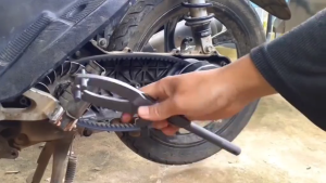 Treker CVT Tahanan Kopling Motor Matic Universal - Kunci CVT Flying Wheel