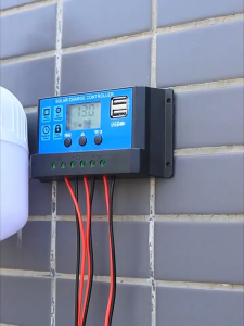 10A 20A 30A PWM Solar Charge Controller 12V/24V Bat Regulator Solar Panel Controller LCD Display with Dual USB Port