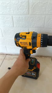 Máy khoan đầu kẹp 13mm dùng pin STARKER công nghệ Đức động cơ từ không chổi than bảo hành 6 tháng