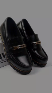 KAVILAZ true style yourself Sepatu Wanita Loafer Docmart Slip on Formal Kerja Kantor Black Doff Kode Z20