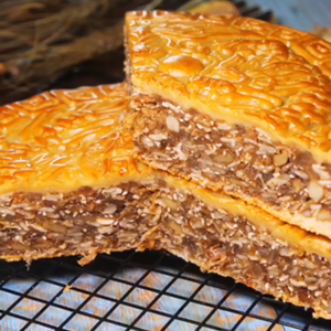Cantonese-style Big Moon Cake Big Nuts Barbecued Pork Egg Yolk Lotus Seed Paste Mid-autumn Moon Cake 大月饼500g 1500g