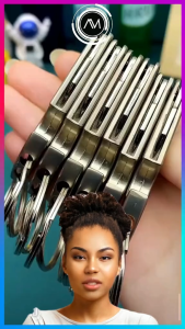 Gantungan Kunci Karabiner EDC Multifungsi & Pisau Mini Pembuka Tutup Botol Bahan Logam Warna Acak AA