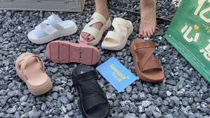 FENTINA Sandal Wanita Kekinian Sandal Fuji Sendal Slop Tali Silang Slip On Kasual Tebal Wanita