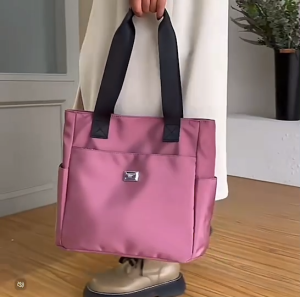 Chaichaishop💖พร้อมส่ง💖 กระเป๋าสะพายไปทำงาน ลุคสาวออฟฟิศ👱🏻‍♀️💼 น้ำหนักเบา〰️ ทรงTote Bag ใส่ไอแพดได้ มี 5 สี☁