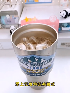 ขวดน้ํากระติกน้ําร้อนสแตนเลส 900ML ขวดเย็นพร้อมฟาง ถ้วยน้ําแข็ง ขวดน้ําร้อนและน้ําเย็นสแตนเลส 304(ท่อใส่ได้)