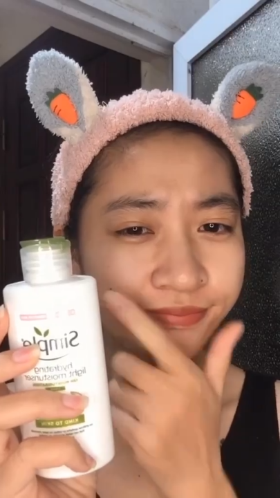 Lotion Dưỡng Ẩm Simple  Hydrating Light Moisturiser 125ml