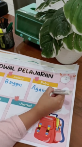 Poster Jadwal Mata Pelajaran Best Seller & Weekly Planner Gratis Vol 6