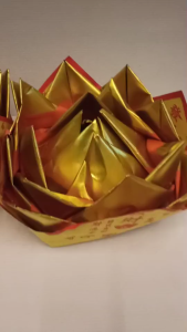 กระทงสีทองงานพับมือถวายสิ่งศักดิ์สิทธิ์งานกระดาษกว้าง10นิ้ว