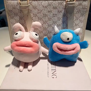 Móc khóa bông quái vật môi trề mắt trố mới nhất 2024