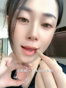 MYG Creamy Lip Gloss Versatile Matte Lip Mud Effortlessly Perfects Full Face Makeup ®️ 魅颜堂 唇颊眼三效合一，哑光唇泥轻松搞定全脸妆容