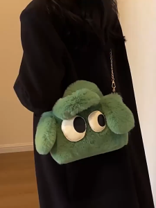 (พร้อมส่ง)Su205-COD🔥กระเป๋าสะพายข้างตุ๊กตาสําหรับผู้หญิง ทรงโท้ทขนาดเล็ก แฟชั่นมา น่ารัก มีสายสะพายข้าง ลายการ์ตูนสุนัขตาโต plush bag