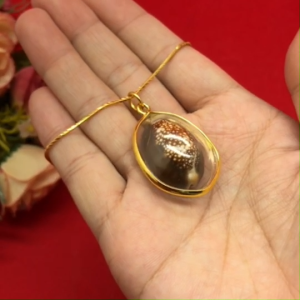 จี้เบี้ยแก้ ขนาด 2.5x3 cm กรอบทอง ชุบทอง แก้คุณไสย ปกป้องภัย มนต์ดำ ใส่ได้กับสร้อยทุกแบบ จี้ทอง งานสวย พร้อมบูชา