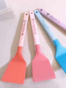 ตะหลิว ทำอาหารปลอดภัย ลายการ์ตูน งานแท้ - สีพาสเทล น่ารักน่าใช้ - มีทั้งหมด 2 ลาย - ขนาด 8.3×33 cm