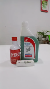 Combo 7( Nước giải nhiệt+dung dịch vệ sinh kim phun+bugi xe AB110125cc/Lead) 08CLAM9910YV6 -08CMCHIC60PCS -31917KPH901