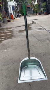 Ki hốt rác đồ xúc rác inox PHÚC HƯNG PHÁT SG kích thước tổng dài 70cm lưỡi 27cmx32cm