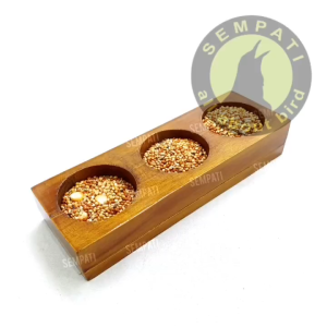 SEMPATI Wadah Pakan Hewan Burung Hamster Kayu 3 Lubang Cepuk Wadah Tempat Makan Minum Burung Lovebird Parkit Kenari Nuri Parrot Sugar Glider Wadah Millet Milet Extra Fooding 3LWDP