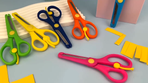 Kéo cắt giấy thủ công an toàn tiện lợi cho trẻ