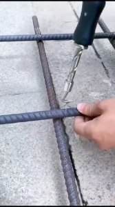 alat pengikat pemutar gulung kawat penali bambu tangga steger baliho spanduk backdrop